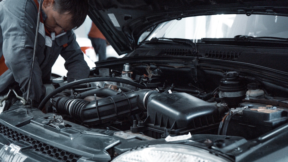 servicing workshop image